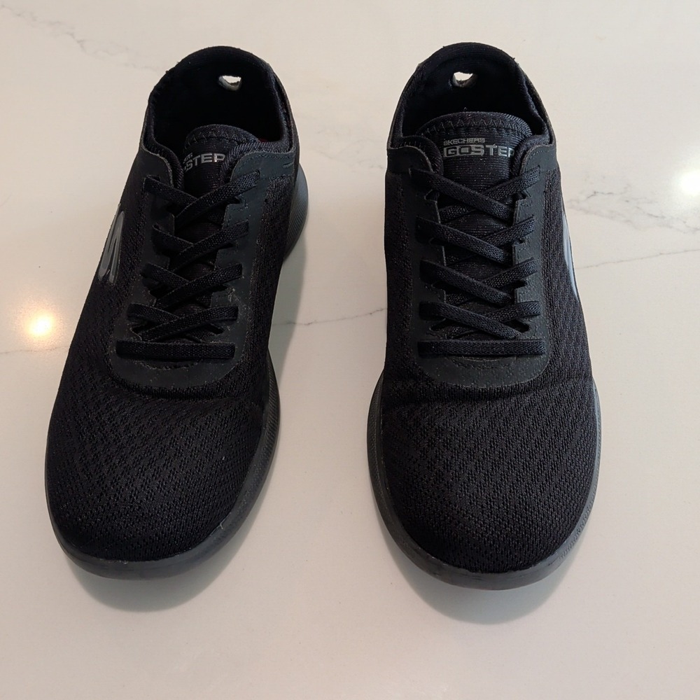 Skechers Goga Max Casual Walking Sneakers Womens US 10 Black Quick Fit